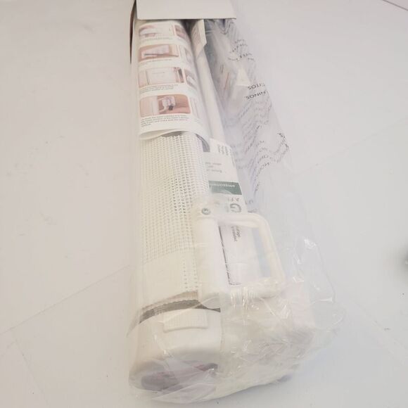 110" x 35" Retractable Baby Gate – Indoor/Outdoor Driveway Safety Barrier Fence - Picture 3 of 13